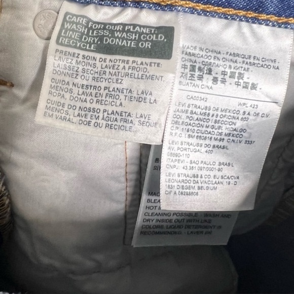 Levi’s 501 Distressed Jean Shorts - Picture 3 of 3